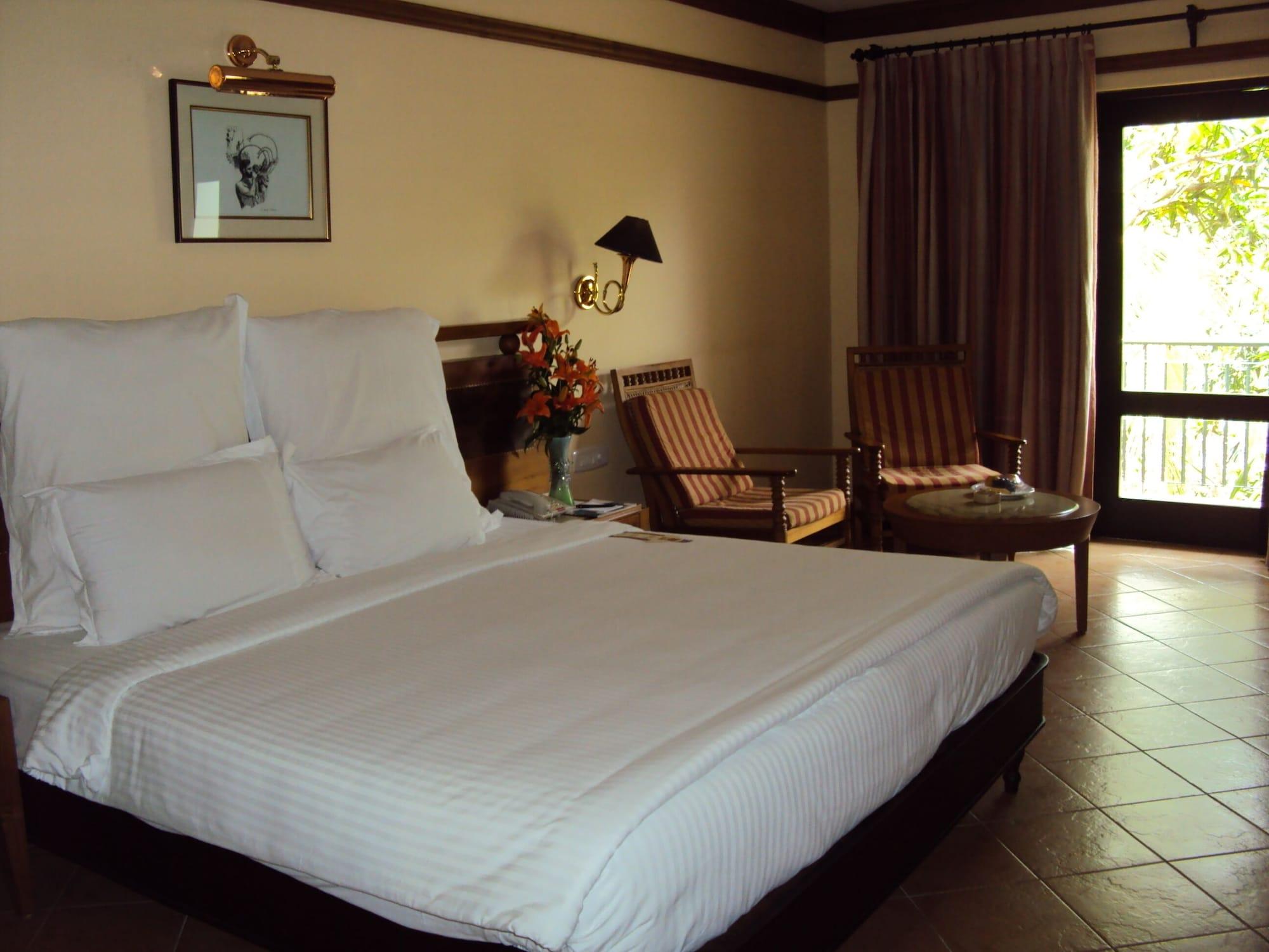 The Raviz Kadavu, Resort